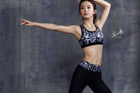 赵丽颖健身照片腹肌,腹肌线条清晰可见